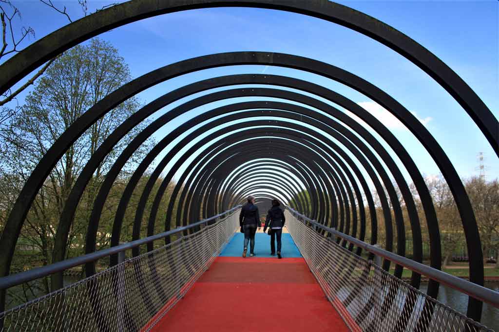 gap between remote and on-site employees